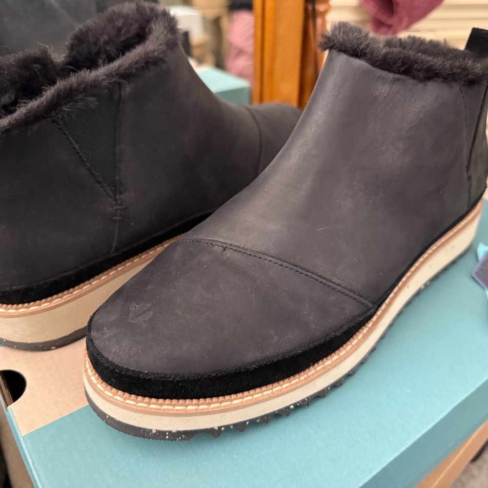 Toms Black Ankle Booties with Fuzzy Lining